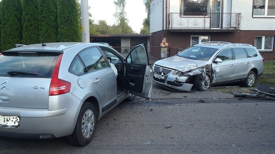 Zderzenie trzech samochodów w Kątach