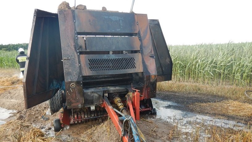 Pożar prasy rolniczej w Leśnicy