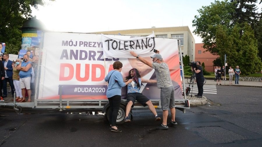 Zwolennicy Dudy kontra zwolennicy Trzaskowskiego