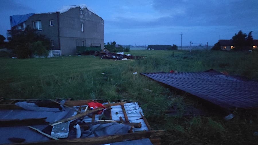 Zerwane dachy w gminie Olszówka i Grzegorzew