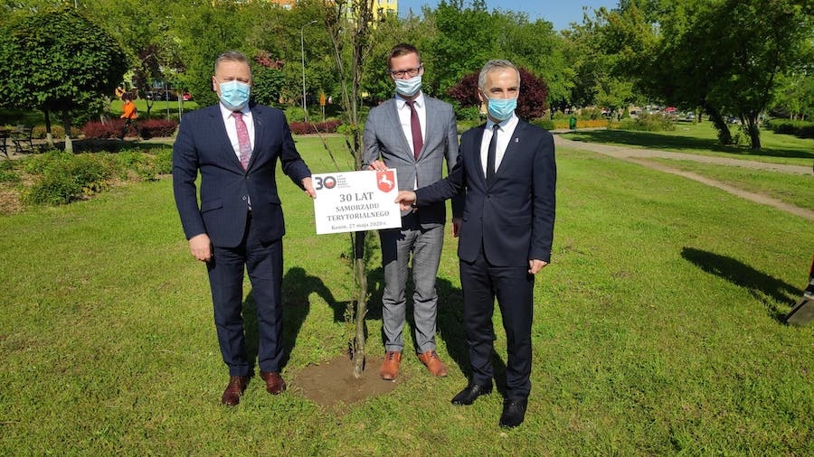 Prezydenci Konina zasadzili dąb w rocznicę wyborów