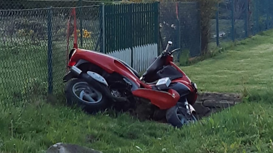Nietrzeźwy kierujący zakończył swoja jazdę na betonowym przepuście