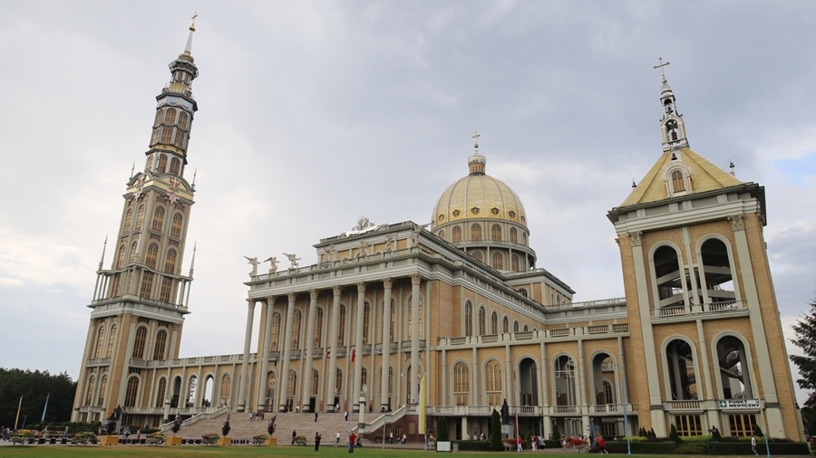 W licheńskiej bazylice może przebywać większa liczba wiernych