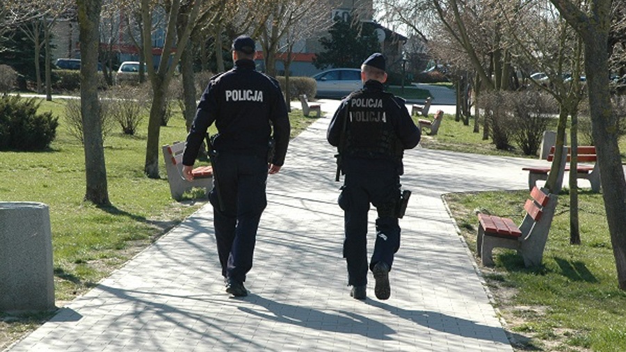 36 osób złamało zakaz przemieszczania i grupowania się, jedna miała przy sobie narkotyki!
