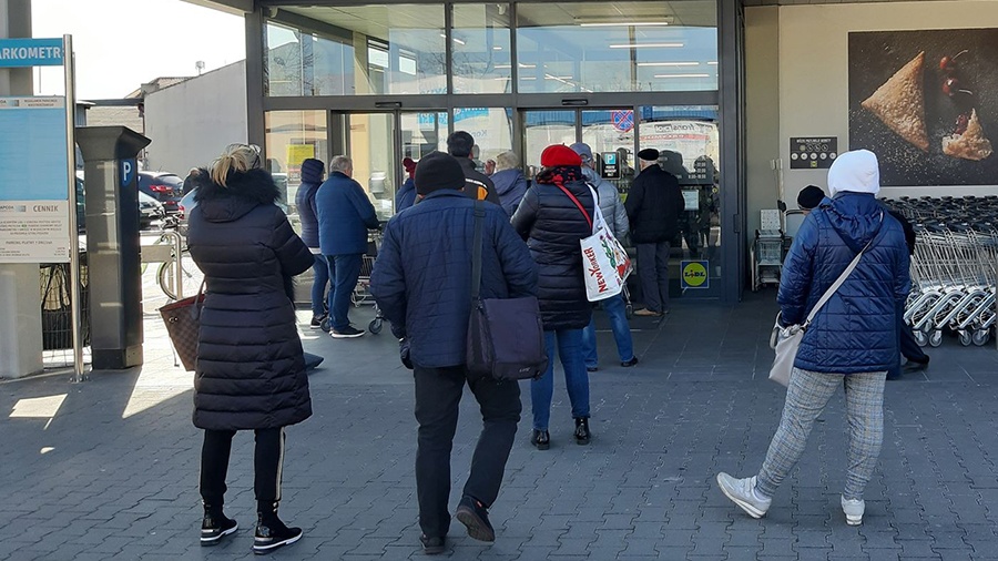 Duże kolejki przez zaostrzenie przepisów