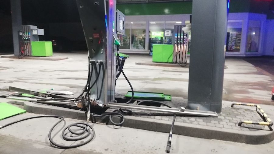 Nocna akcja na stacji paliw