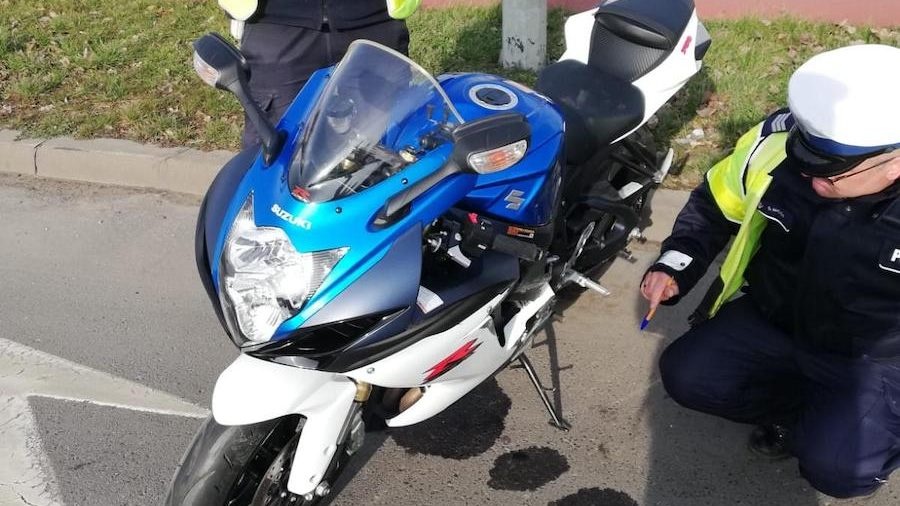 Motocyklista potrącił na pasach 67-letnią kobietę