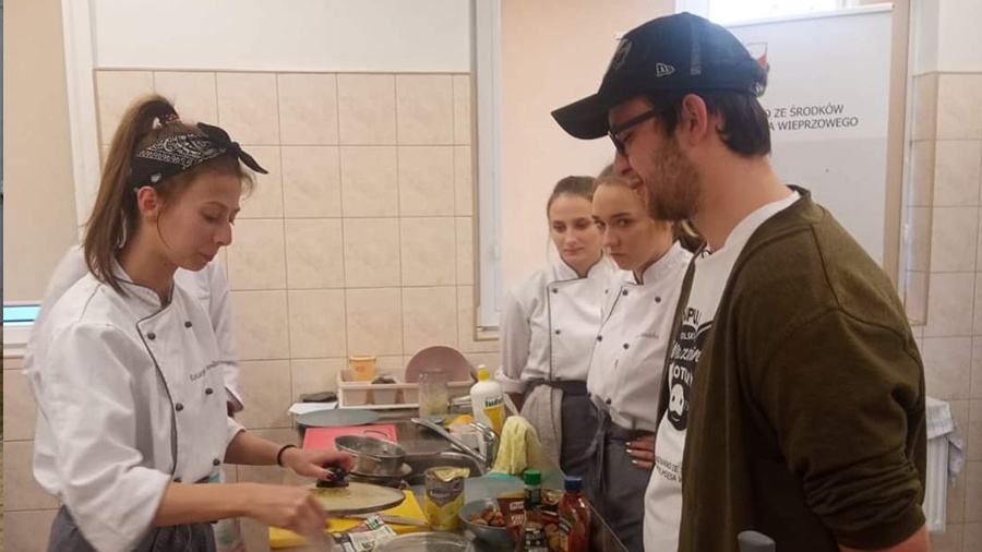 Uczestnik Master Chefs Bartek Adamski w ZSEU w Żychlinie