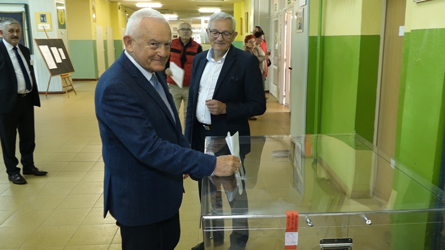 Leszek Miller zagłosował w Rychwale