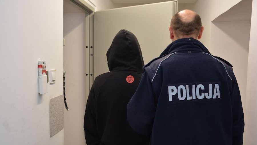Sklepowi złodzieje zatrzymani przez policjanta po służbie