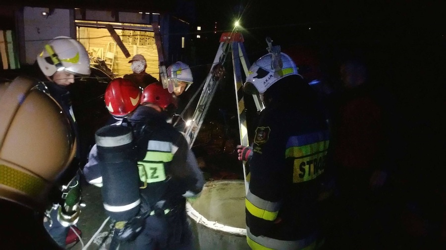 Uwięziony pies w studni w miejscowości Wygoda
