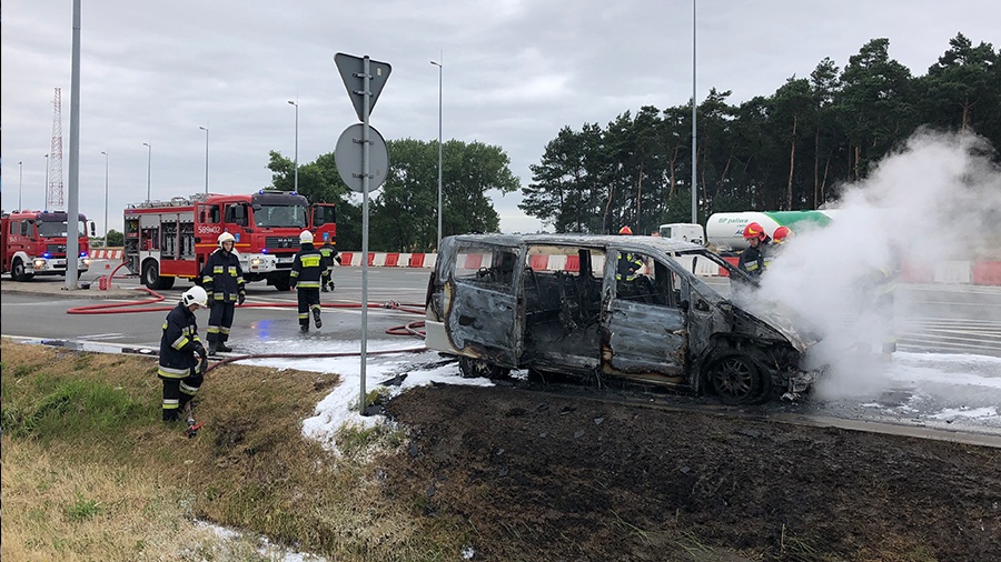 Pożar samochodu na autostradzie A-2