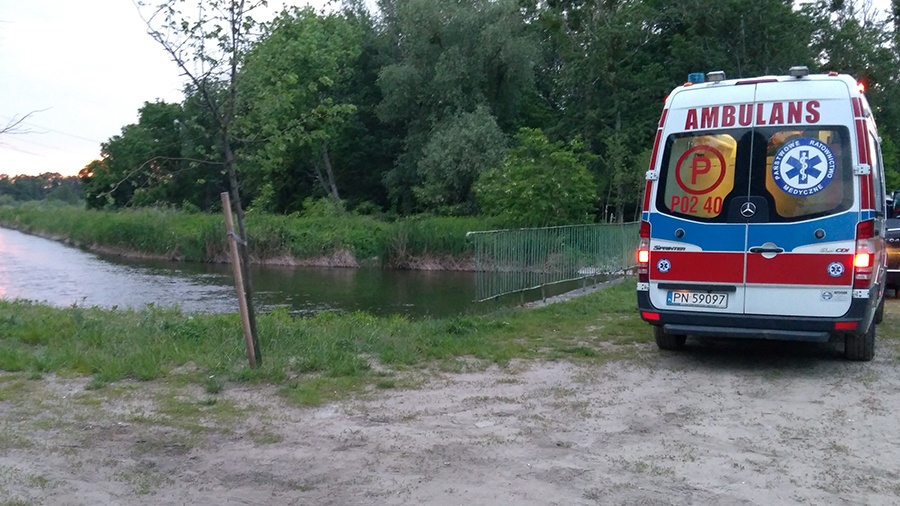 Strażacy uratowali tonącego mężczyznę