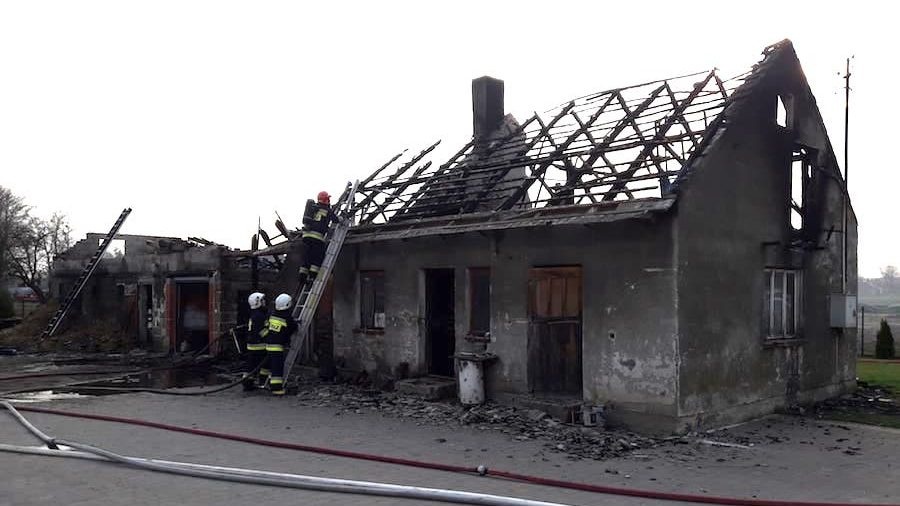 Budynek gospodarczo - garażowy w ogniu - o krok od wybuchu