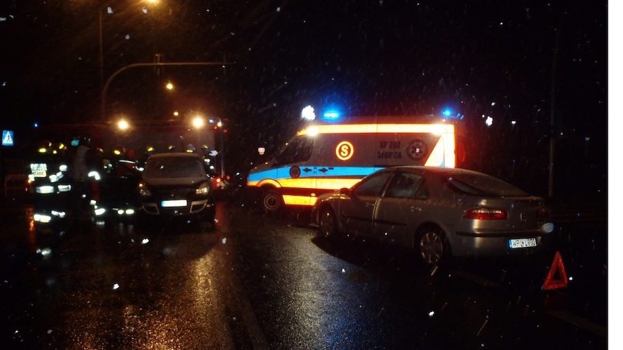 Zderzenie dwóch samochodów na drodze krajowej K 92 w Strzałkowie.