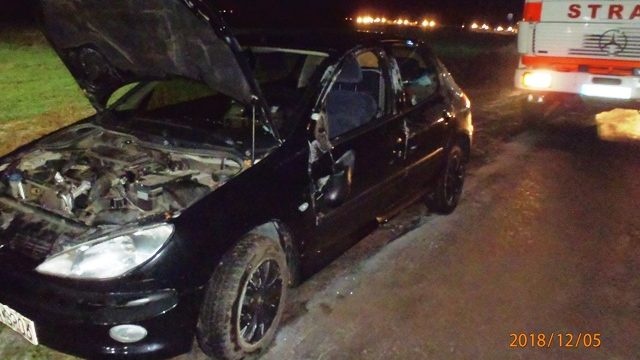 Kolejny wypadek na śliskiej drodze