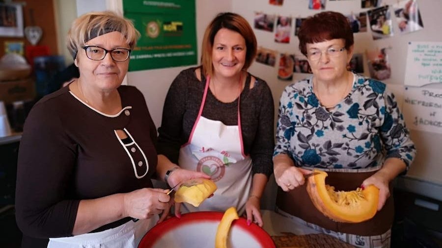 Seniorzy gotują dla potrzebujących