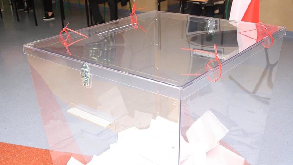 Do urn poszło ponad 15% uprawnionych