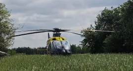Groźne dachowanie w Skulsku. Na miejscu lądował śmigłowiec LPR