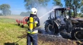 Pożar ciągnika rolniczego w Policku. Maszyna spłonęł&hellip;