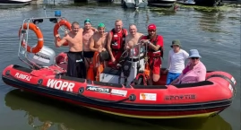 Przepłynął 16 kilometrów dla nowej łodzi ratowniczej&hellip;