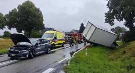 Zderzenie osobówki z autem dostawczym w Sierniczem M&hellip;