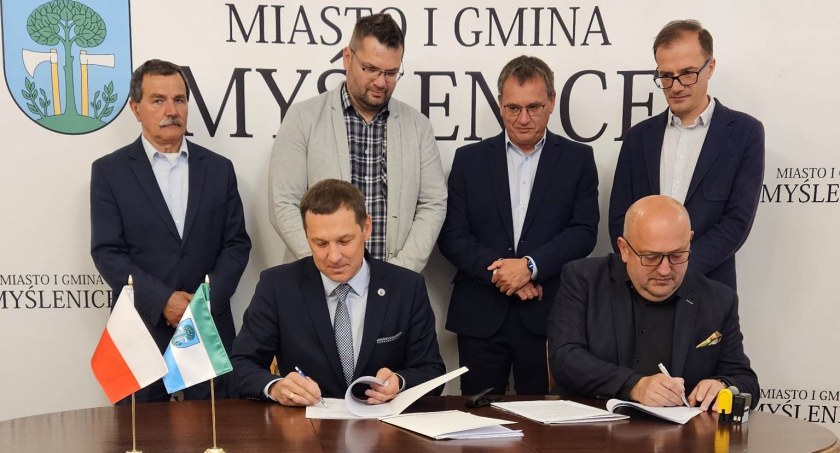 Głogoczów. Droga na Piłogrzbiet doczekała się modernizacji- podpisanie umowy 