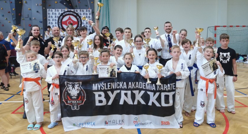 Myślenickie tygrysy z Akademii Karate Byakko zakończyły sezon z workiem medali