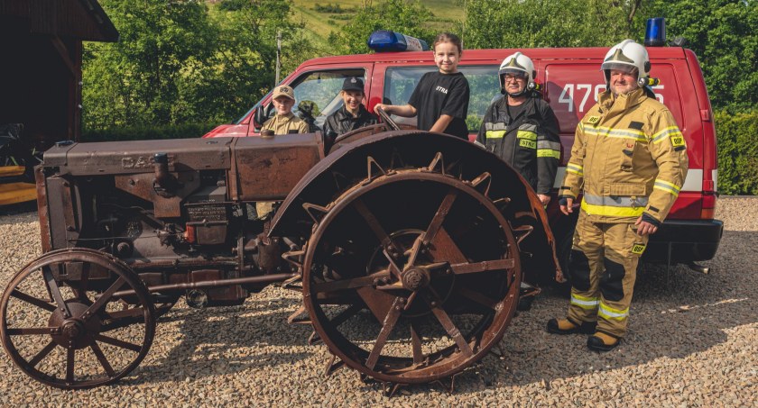 Gmina Wiśniowa. Wylicytuj zabytkowy traktor i wesprzyj zakup nowego wozu strażackiego przez jednostkę OSP Poznachowice Dolne
