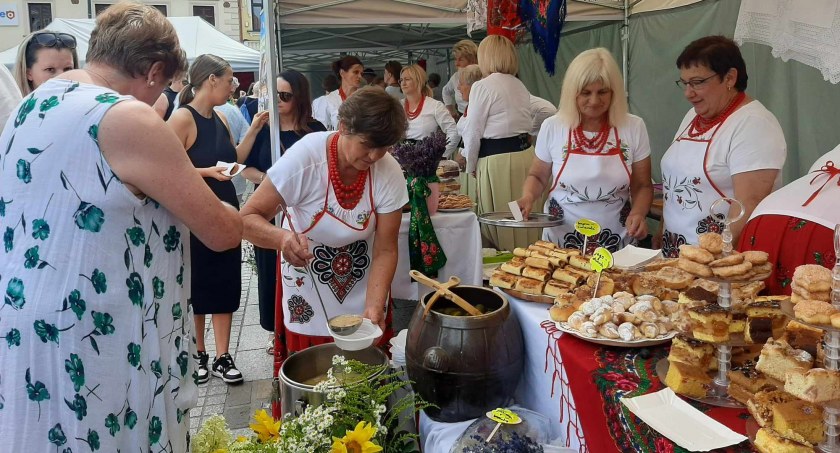 Na myślenickim Rynku trwa kulinarna Bitwa Regionów