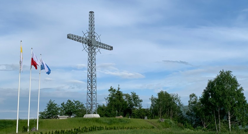 Krzeczów. W niedzielę przy krzeczowskim krzyżu, odprawiona zostanie msza święta w łączności z papieżem Franciszkiem i uczestnikami mszy posłania kończącej Światowe Dni Młodzieży w Lizbonie