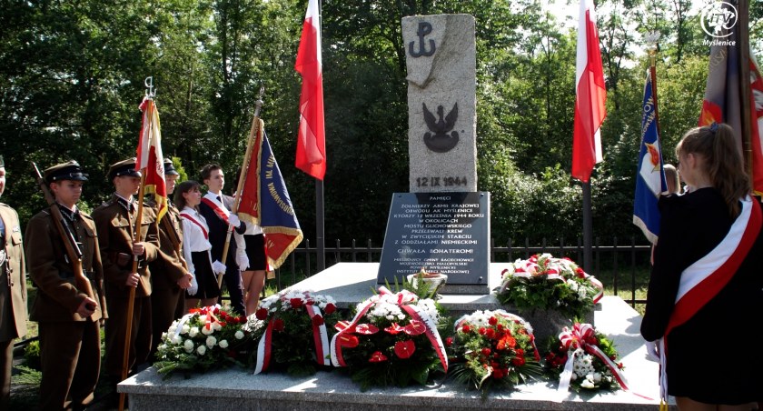 Gmina Raciechowice. 79 lat temu, tutaj, w tym miejscu, na tej ziemi, przelewali krew za wolną Polskę