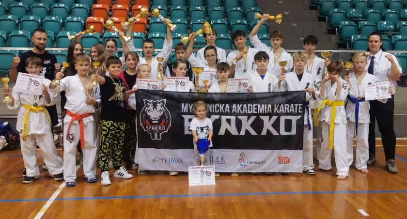 Myślenice. Doskonałe rozpoczęcie sezonu- 25 medali dla Myślenickiej Akademii Karate Byakko