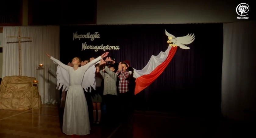 Krzeczów. Obchody Narodowego Święta Niepodległości - uroczysta msza, odsłonięcie pomnika, sesja Rady Gminy, a także program artystyczny 