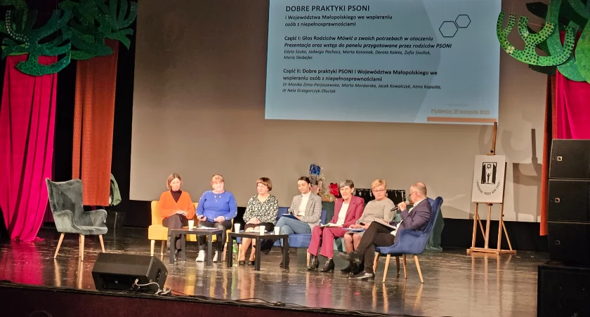 Myślenice. Trwa panel dyskusyjny w ramach obchodów 20-lecia PSONI koła w Myślenicach 