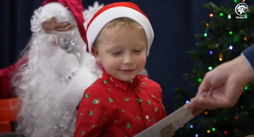 Gmina Pcim. W tym roku, do przedszkolaków, Święty Mikołaj i jego pomocnicy przybyli ze specjalną misją . . .