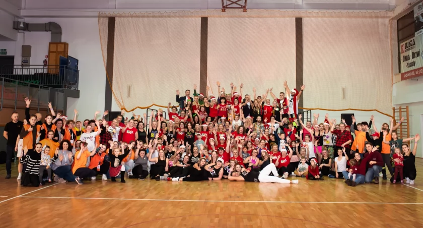Mikołajkowy Maraton Zumba Fitness w Wiśniowej: wspólny taniec, koncert i pomoc. Zobacz galerię zdjęć. 