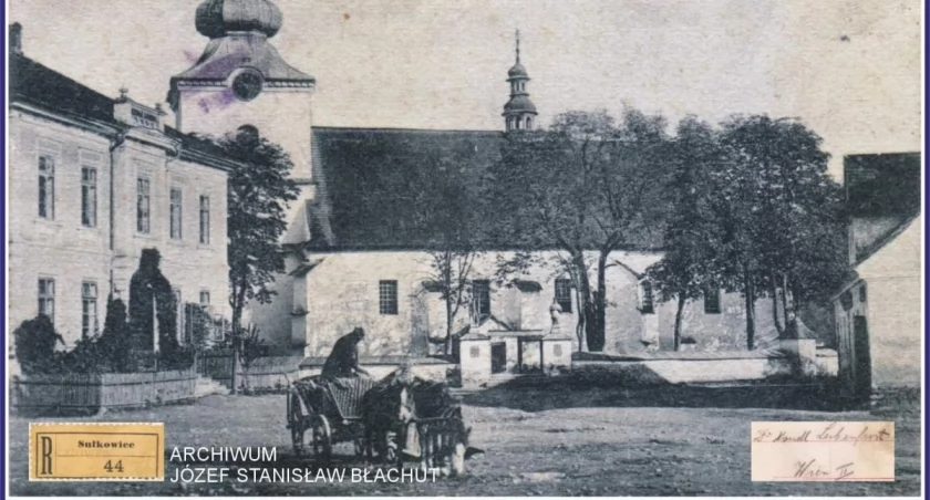 Perła Ziemi Myślenickiej. Centrum Sułkowic na pocztówce wydanej w latach międzywojennych 