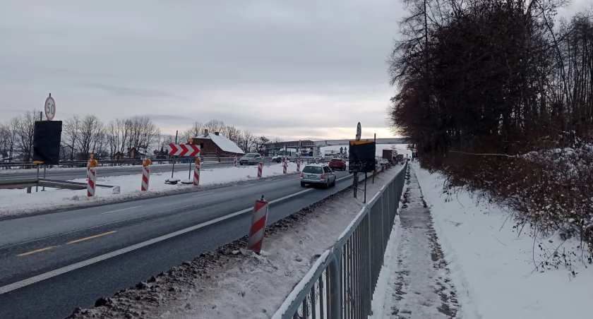  W poniedziałek (22 stycznia) od 5 rano nastąpi zmiana organizacji ruchu na zakopiance w Gaju, w okolicy wiaduktu budowanego nad drogą krajową nr 7