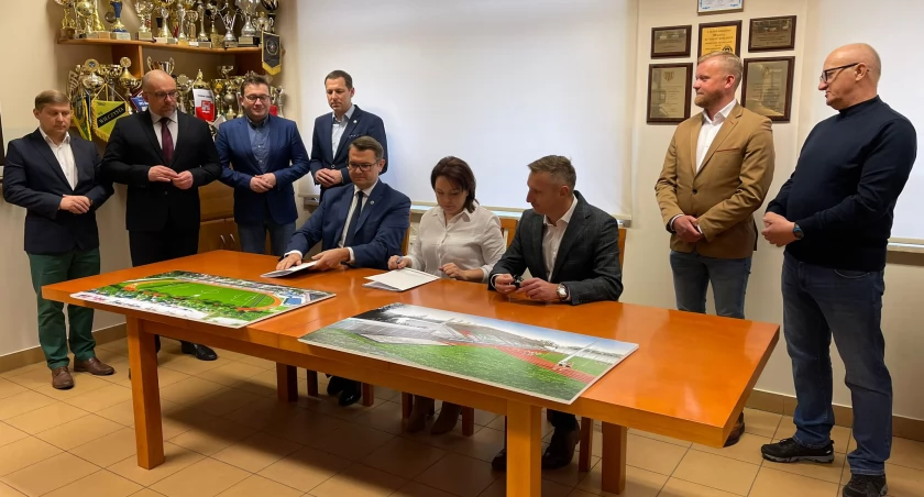 Podpisana umowa na modernizację i rozbudowę stadionu KS Dalin Myślenice [KONFERENCJA PRASOWA]