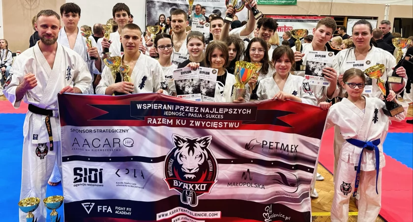 Grad medali na Mistrzostwach Polski Makroregionu dla Myślenickiej Akademii Karate 