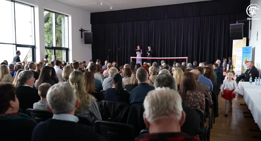 Gmina Raciechowice. Sala Widowiskowa oficjalnie otwarta i oddana do użytku ! 