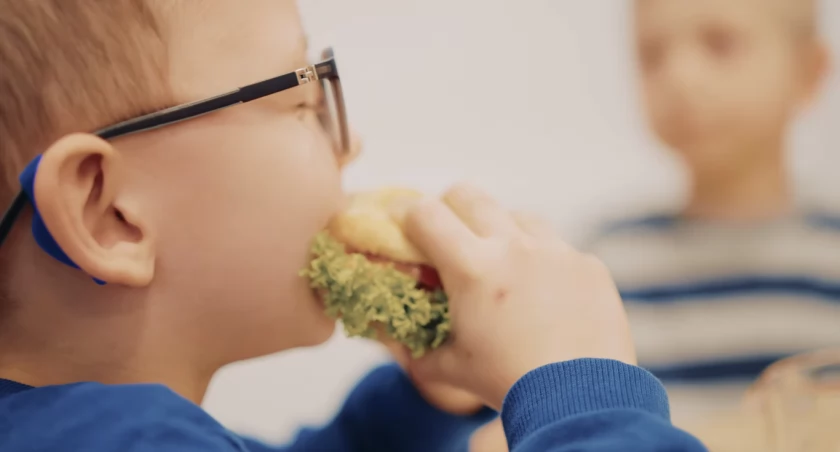GOTUJEMY DLA DZIECI - co jedzą nasze dzieci w placówkach oświatowych? 