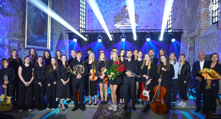 Siepraw. Zagrali, zaśpiewali i zachwycili- Koncert Jubileuszowy Zespołu Kameralnego Gminy Siepraw 