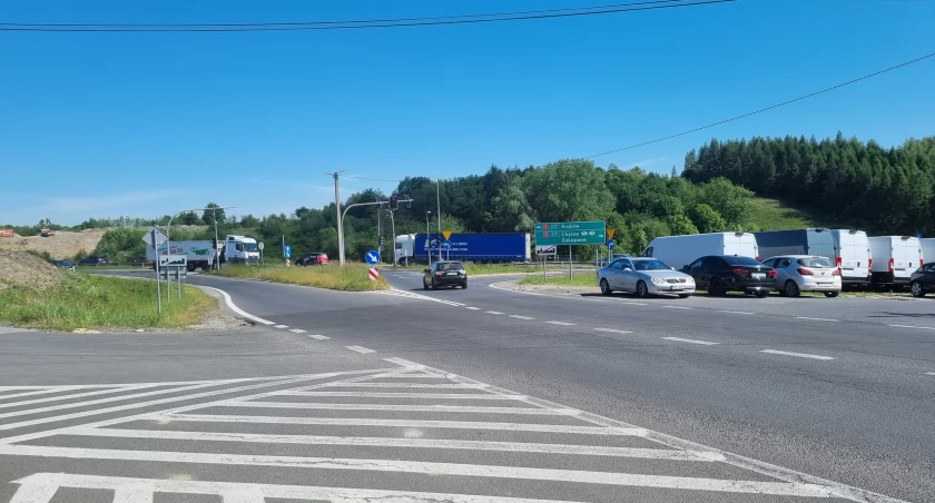 Myślenice. We wtorek 28 maja zmiana organizacji ruchu na zakopiance w Myślenicach, w rejonie skrzyżowania z ul. Sobieskiego