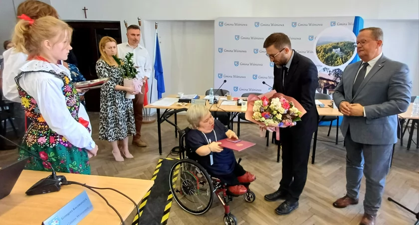 Wręczenie odznaki honorowej Zasłużony dla Kultury Polskiej dla Pani Marii Jasek mieszkanki Gminy Wiśniowa