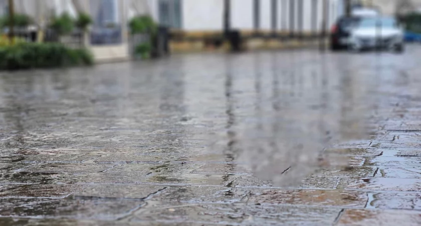  IMGW-PIB podniósł ostrzeżenie meteorologiczne o silnym deszczu z burzami  dla naszego województwa do III – najwyższego – stopnia