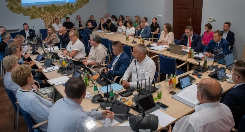 Burmistrz Jarosław Szlachetka z wotum zaufania oraz absolutorium za 2023 rok