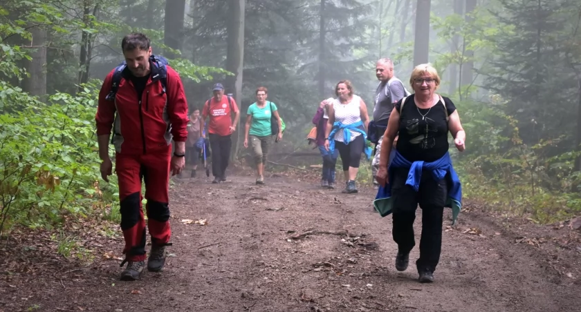Gmina Dobczyce. Trupielec zdobyty przez wędrowców akcji Odkryj Beskid Wyspowy 