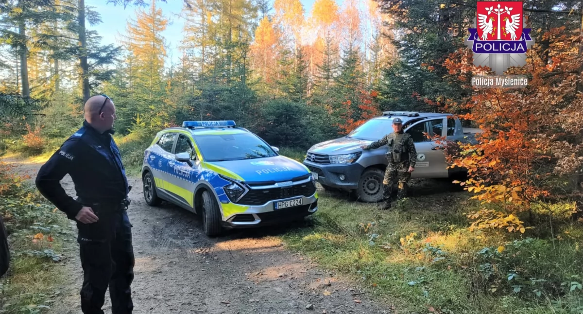 Policja Myślenice: patrole Policji i Straży Leśnej związane są  m.in. z dniem Wszystkich Świętych i nasilonymi w tym okresie kradzieżami stroiszu